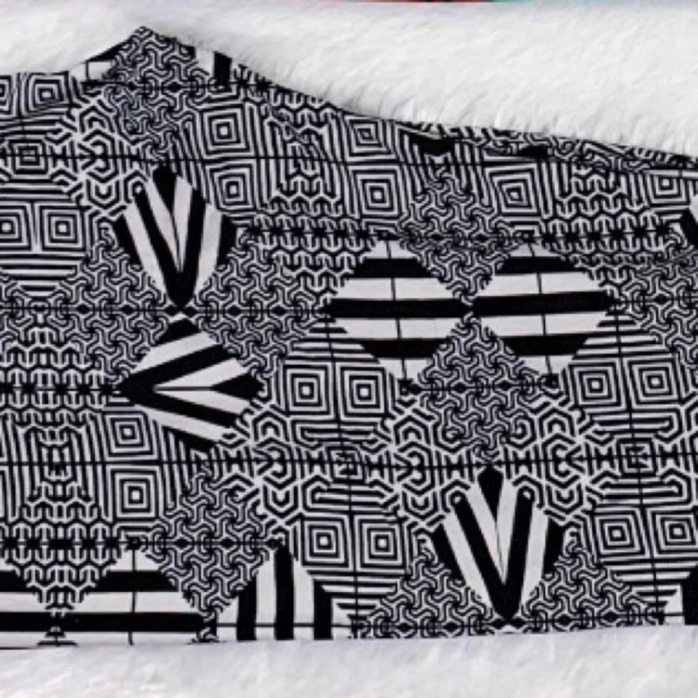 Lularoe Funky Black and White Leggings (OS)